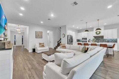 House in Winter Garden, Florida 5 bedrooms, 340.77 sq.m. № 1835186 - photo 5