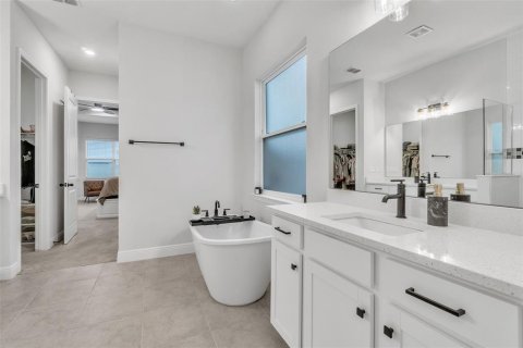 House in Winter Garden, Florida 5 bedrooms, 340.77 sq.m. № 1835186 - photo 21