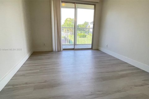 Condominio en venta en Pembroke Pines, Florida, 2 dormitorios, 88.63 m2 № 1710974 - foto 15