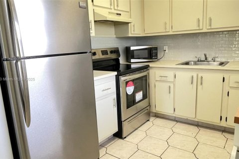 Condominio en venta en Pembroke Pines, Florida, 2 dormitorios, 88.63 m2 № 1710974 - foto 8