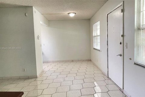 Condominio en venta en Pembroke Pines, Florida, 2 dormitorios, 88.63 m2 № 1710974 - foto 18