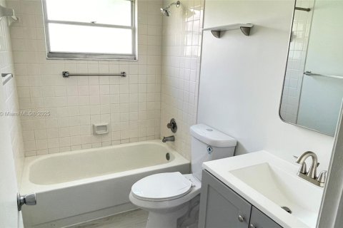 Condominio en venta en Pembroke Pines, Florida, 2 dormitorios, 88.63 m2 № 1710974 - foto 4