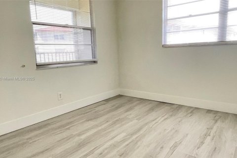 Condominio en venta en Pembroke Pines, Florida, 2 dormitorios, 88.63 m2 № 1710974 - foto 2