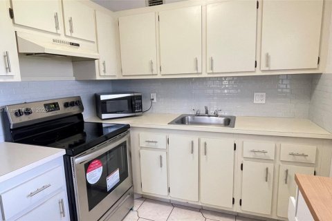 Condominio en venta en Pembroke Pines, Florida, 2 dormitorios, 88.63 m2 № 1710974 - foto 6