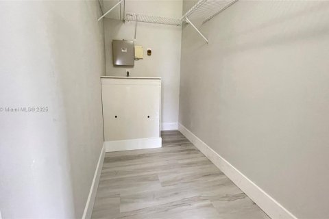 Condominio en venta en Pembroke Pines, Florida, 2 dormitorios, 88.63 m2 № 1710974 - foto 16