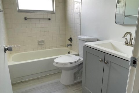Condominio en venta en Pembroke Pines, Florida, 2 dormitorios, 88.63 m2 № 1710974 - foto 3