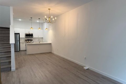 Снять в аренду таунхаус в Дэвенпорт, Флорида 4 спальни, 187.66м2, № 2283474 - фото 3