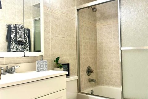 Condominio en alquiler en Clearwater, Florida, 1 dormitorio, 54.81 m2 № 1908389 - foto 11