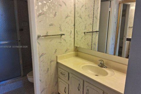 Condo in Pembroke Pines, Florida, 2 bedrooms  № 2045193 - photo 15