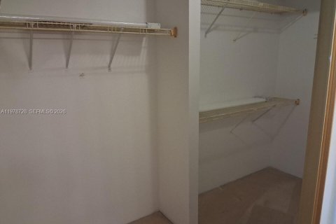 Condo in Pembroke Pines, Florida, 2 bedrooms  № 2045193 - photo 17