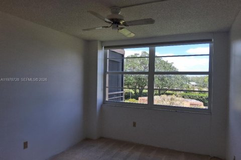 Condo in Pembroke Pines, Florida, 2 bedrooms  № 2045193 - photo 18