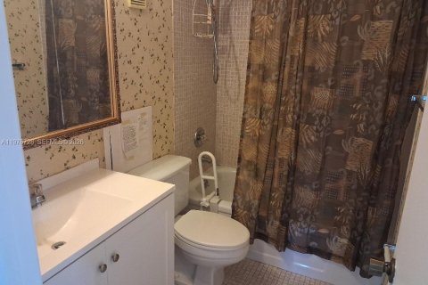 Condo in Pembroke Pines, Florida, 2 bedrooms  № 2045193 - photo 19