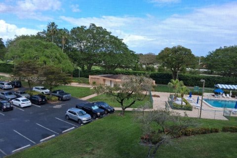 Condo in Pembroke Pines, Florida, 2 bedrooms  № 2045193 - photo 11