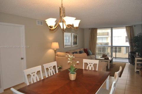 Condominio en alquiler en Miami Beach, Florida, 2 dormitorios, 118.08 m2 № 2049424 - foto 7