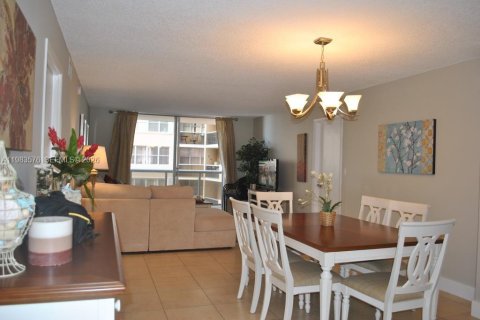 Condominio en alquiler en Miami Beach, Florida, 2 dormitorios, 118.08 m2 № 2049424 - foto 4