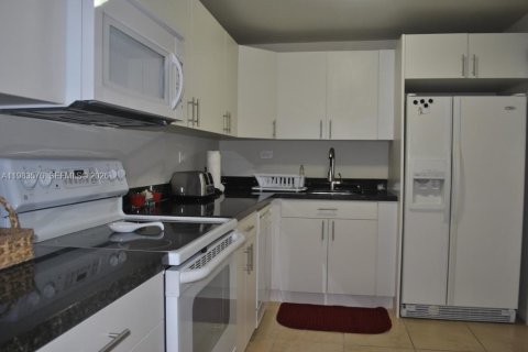 Condominio en alquiler en Miami Beach, Florida, 2 dormitorios, 118.08 m2 № 2049424 - foto 6