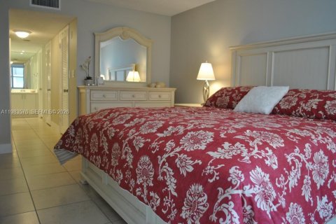 Condominio en alquiler en Miami Beach, Florida, 2 dormitorios, 118.08 m2 № 2049424 - foto 12