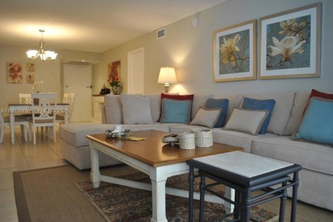 Condominio en alquiler en Miami Beach, Florida, 2 dormitorios, 118.08 m2 № 2049424 - foto 3