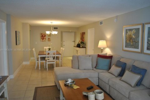 Condominio en alquiler en Miami Beach, Florida, 2 dormitorios, 118.08 m2 № 2049424 - foto 5