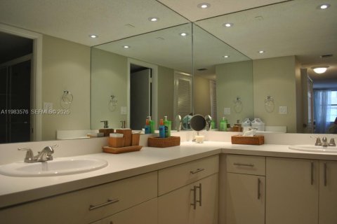 Condominio en alquiler en Miami Beach, Florida, 2 dormitorios, 118.08 m2 № 2049424 - foto 14