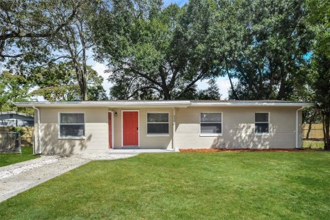 House in Tampa, Florida 4 bedrooms, 110.65 sq.m. № 1651532 - photo 1