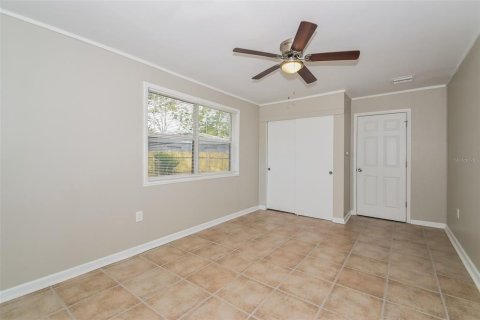 House in Tampa, Florida 4 bedrooms, 110.65 sq.m. № 1651532 - photo 5