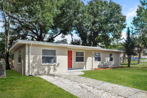 House in Tampa, Florida 4 bedrooms, 110.65 sq.m. № 1651532 - photo 3