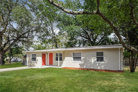 House in Tampa, Florida 4 bedrooms, 110.65 sq.m. № 1651532 - photo 4