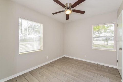 House in Tampa, Florida 4 bedrooms, 110.65 sq.m. № 1651532 - photo 11