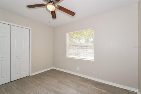 House in Tampa, Florida 4 bedrooms, 110.65 sq.m. № 1651532 - photo 14