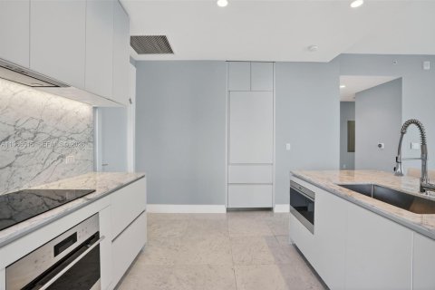 Condo in Miami Beach, Florida, 2 bedrooms № 2081312 - photo 16