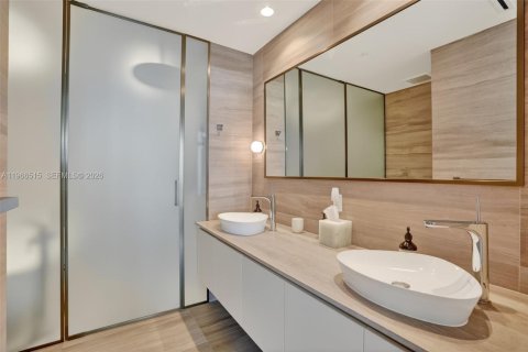 Condo in Miami Beach, Florida, 2 bedrooms № 2081312 - photo 19