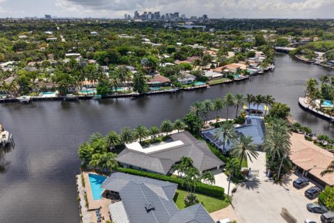 House in Wilton Manors, Florida 3 bedrooms, 230.21 sq.m. № 2370368 - photo 2