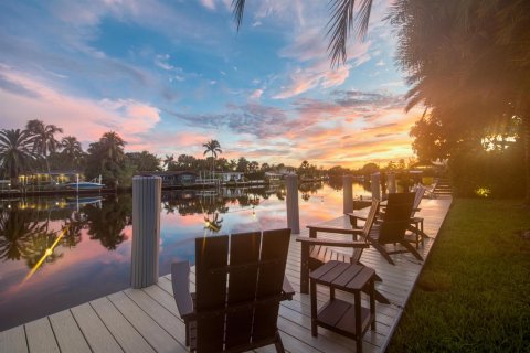 House in Wilton Manors, Florida 3 bedrooms, 230.21 sq.m. № 2370368 - photo 7