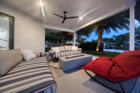 House in Wilton Manors, Florida 3 bedrooms, 230.21 sq.m. № 2370368 - photo 19