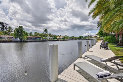 House in Wilton Manors, Florida 3 bedrooms, 230.21 sq.m. № 2370368 - photo 11