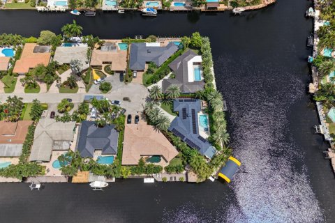 House in Wilton Manors, Florida 3 bedrooms, 230.21 sq.m. № 2370368 - photo 4