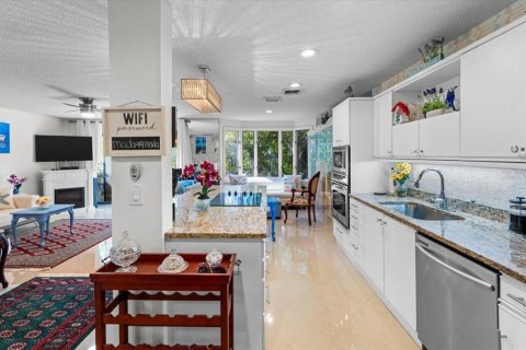 Townhouse in Daytona Beach Shores, Florida 3 bedrooms, 164.62 sq.m. № 1805782 - photo 25