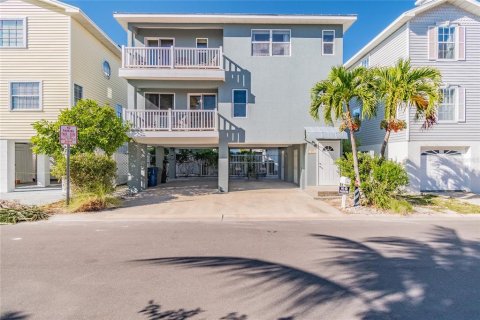 Villa ou maison à vendre à Treasure Island, Floride: 2 chambres, 150.59 m2 № 2275565 - photo 2