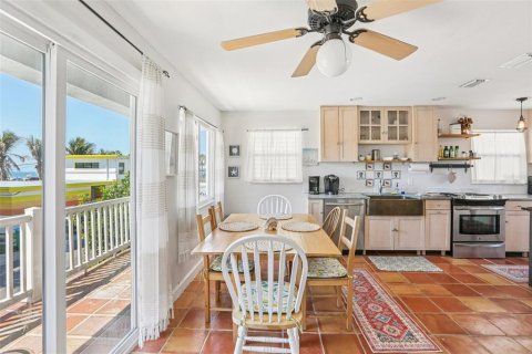 Villa ou maison à vendre à Treasure Island, Floride: 2 chambres, 150.59 m2 № 2275565 - photo 8