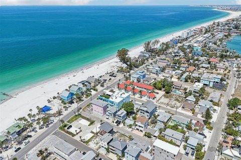 Villa ou maison à Treasure Island, Floride 2 chambres, 150.59 m2 № 2275565
