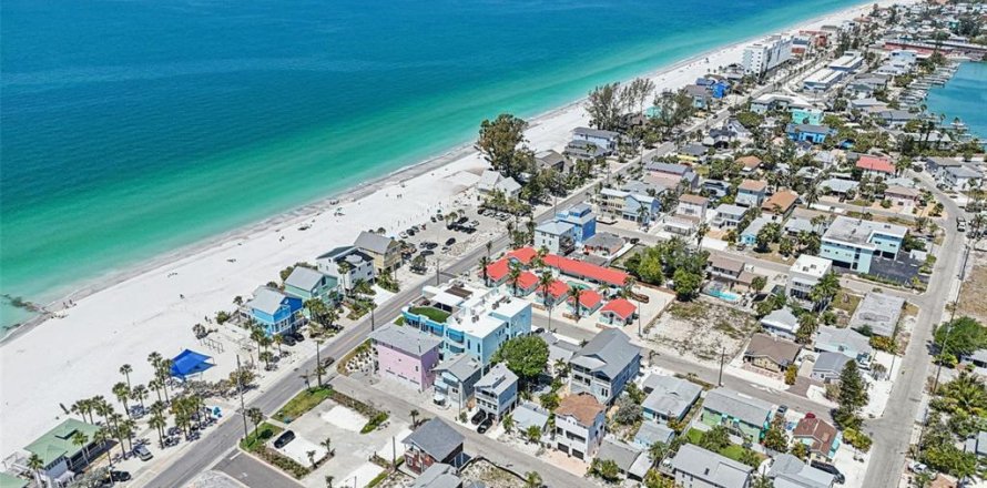 Villa ou maison à Treasure Island, Floride 2 chambres, 150.59 m2 № 2275565