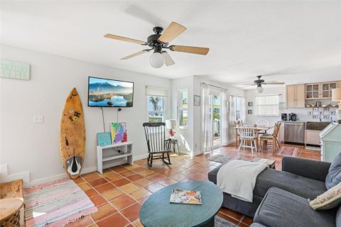 Villa ou maison à vendre à Treasure Island, Floride: 2 chambres, 150.59 m2 № 2275565 - photo 7