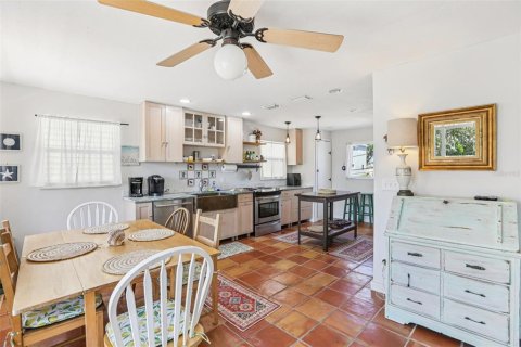 Villa ou maison à vendre à Treasure Island, Floride: 2 chambres, 150.59 m2 № 2275565 - photo 23