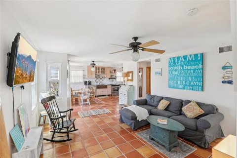Villa ou maison à vendre à Treasure Island, Floride: 2 chambres, 150.59 m2 № 2275565 - photo 11