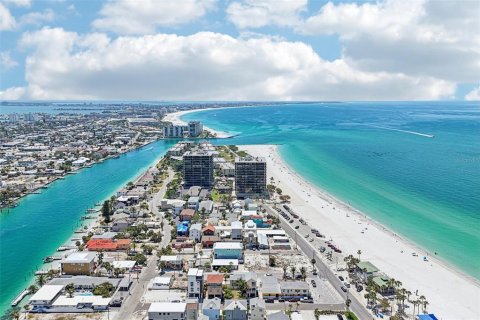 Villa ou maison à vendre à Treasure Island, Floride: 2 chambres, 150.59 m2 № 2275565 - photo 3
