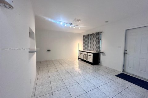 Propiedad comercial en venta en Biscayne Park, Florida, 144.74 m2 № 1945933 - foto 8