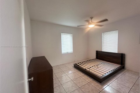 Propiedad comercial en venta en Biscayne Park, Florida, 144.74 m2 № 1945933 - foto 10