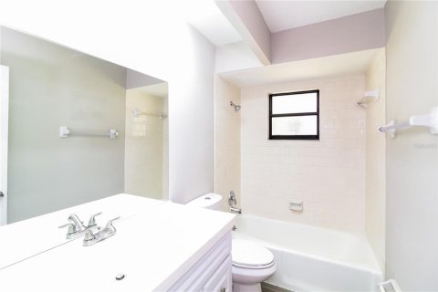 House in Sarasota, Florida 3 bedrooms, 126.53 sq.m. № 1908385 - photo 13