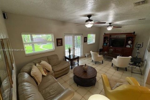 Villa ou maison à vendre à Miami, Floride: 3 chambres, 187.29 m2 № 1977189 - photo 7